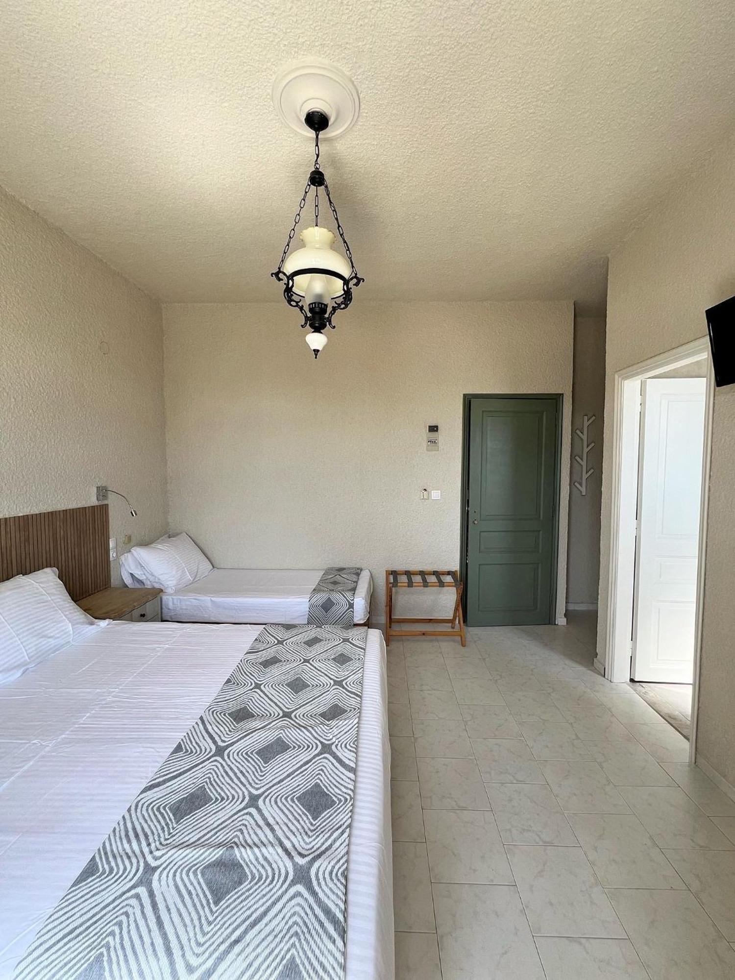 Kores Aegina Agia Marina  외부 사진